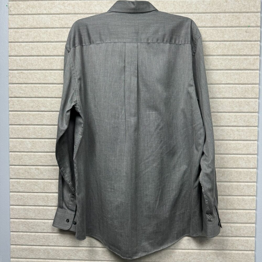 Jos A Bank Traveler Tailored Fit Gray Chambray Oxford Dress Shirt Men’s L - Picture 4 of 9